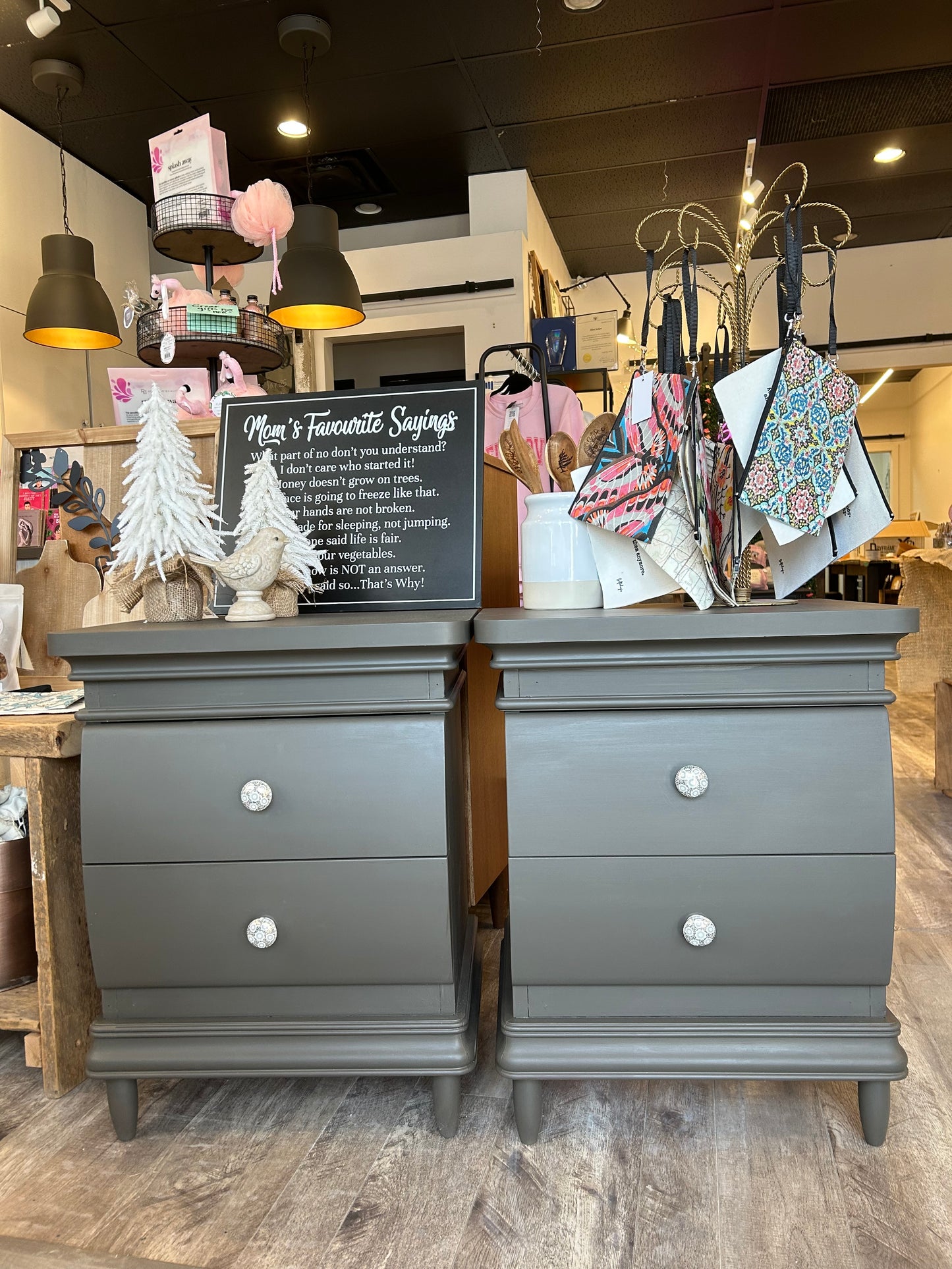 Set of 2 nightstands
