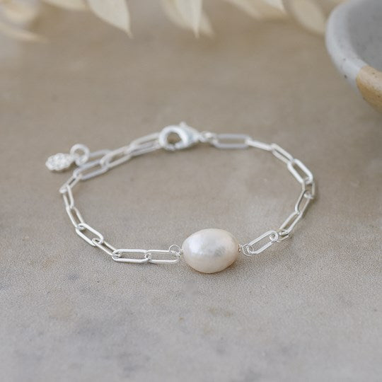 Gwendolyn Bracelet | White Pearl