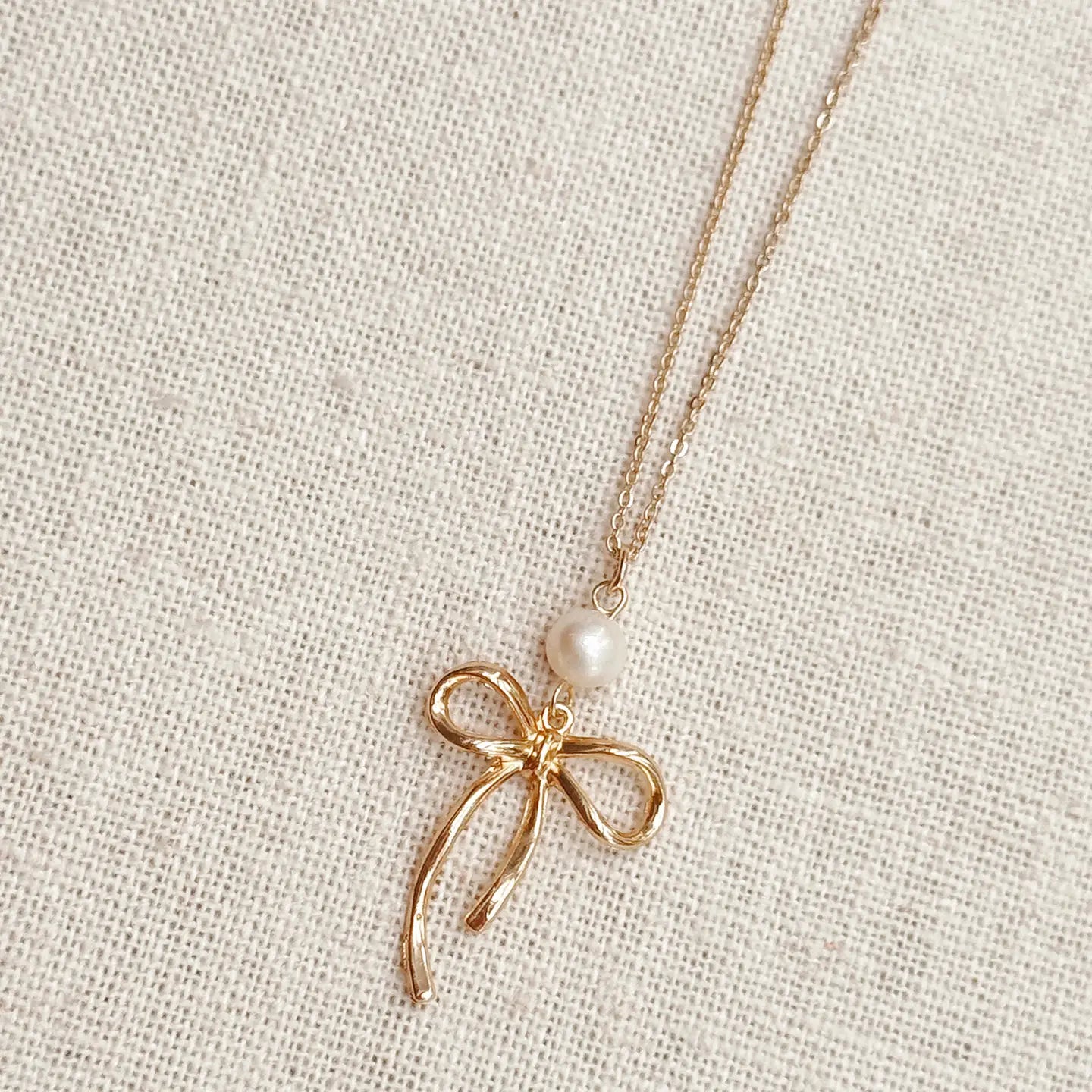 Bow Pearl Pendant Necklace