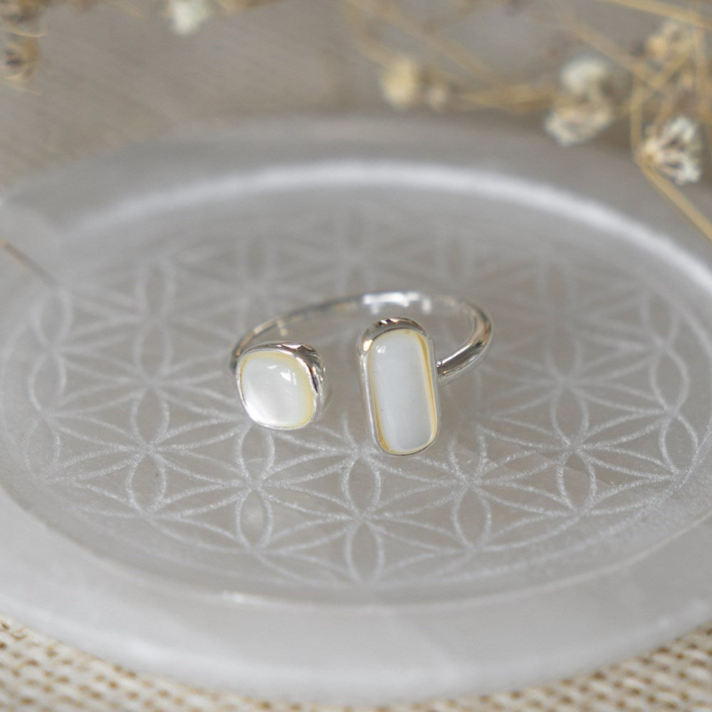 Stone Sister Ring | Mother of Pearl
