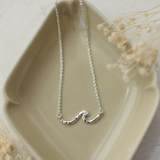 Tiny Wave Neckalce