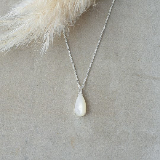 Marmee Drop Neckalce | Mother of Pearl