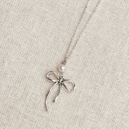 Bow Pearl Pendant Necklace