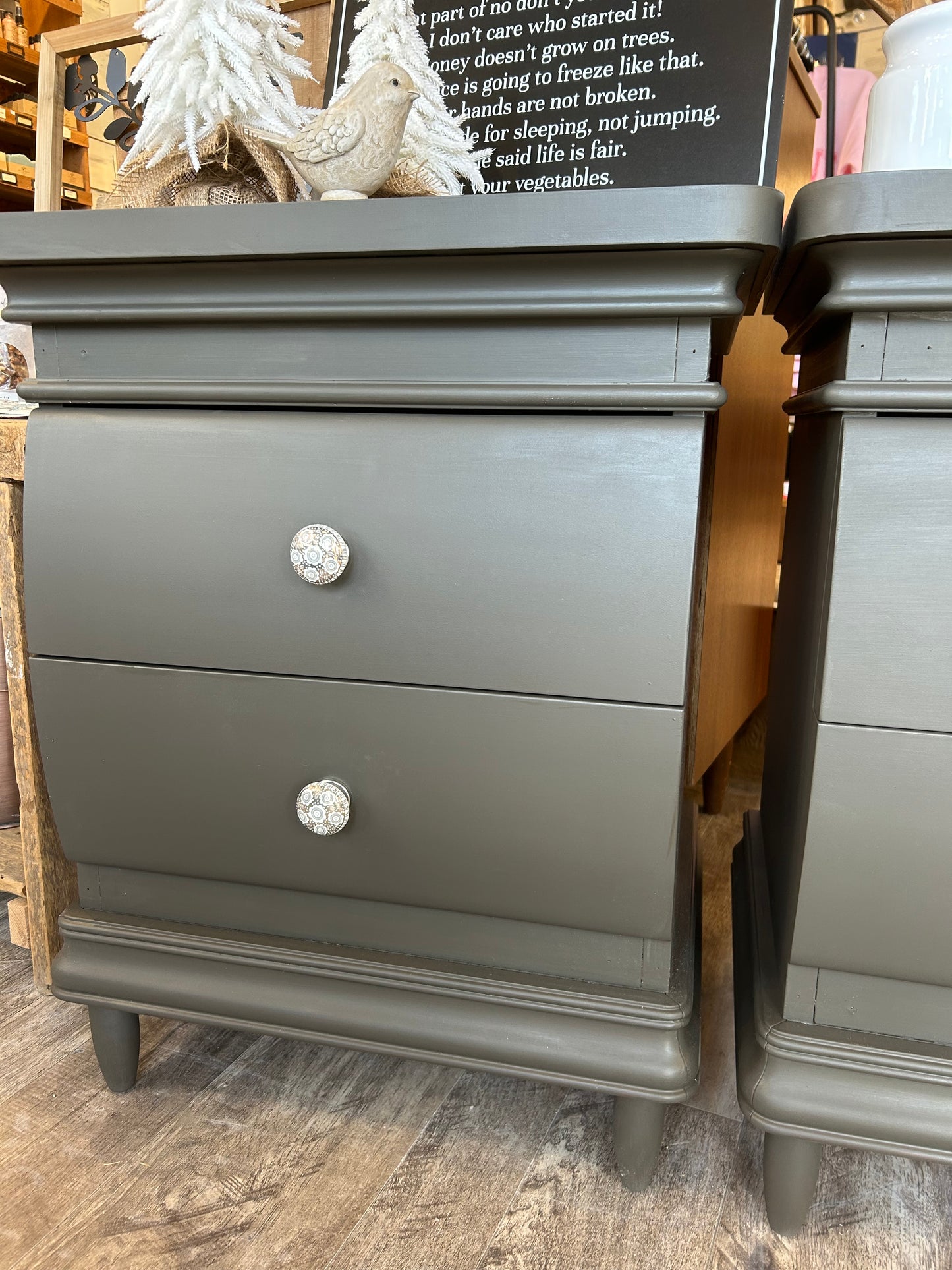 Set of 2 nightstands